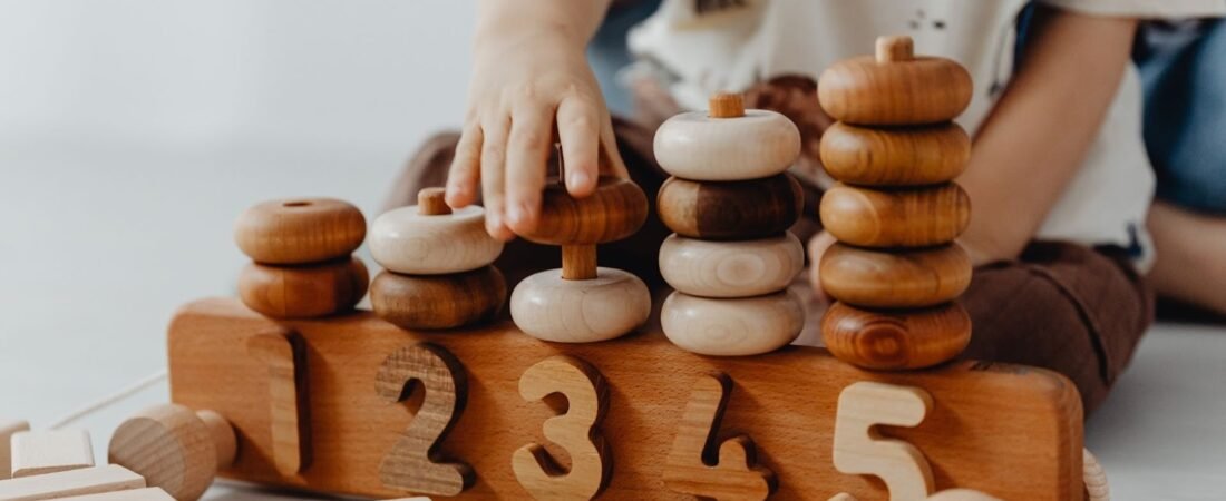 Jeux Montessori à acheter en tant que nounou