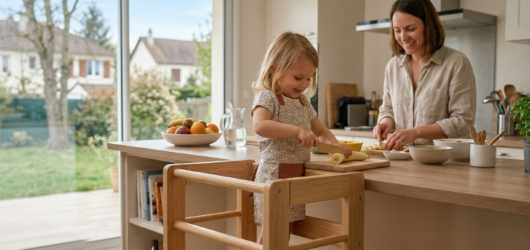 Autonomie : Pourquoi la tour d&rsquo;observation Montessori est l&rsquo;achat le plus utile pour votre enfant